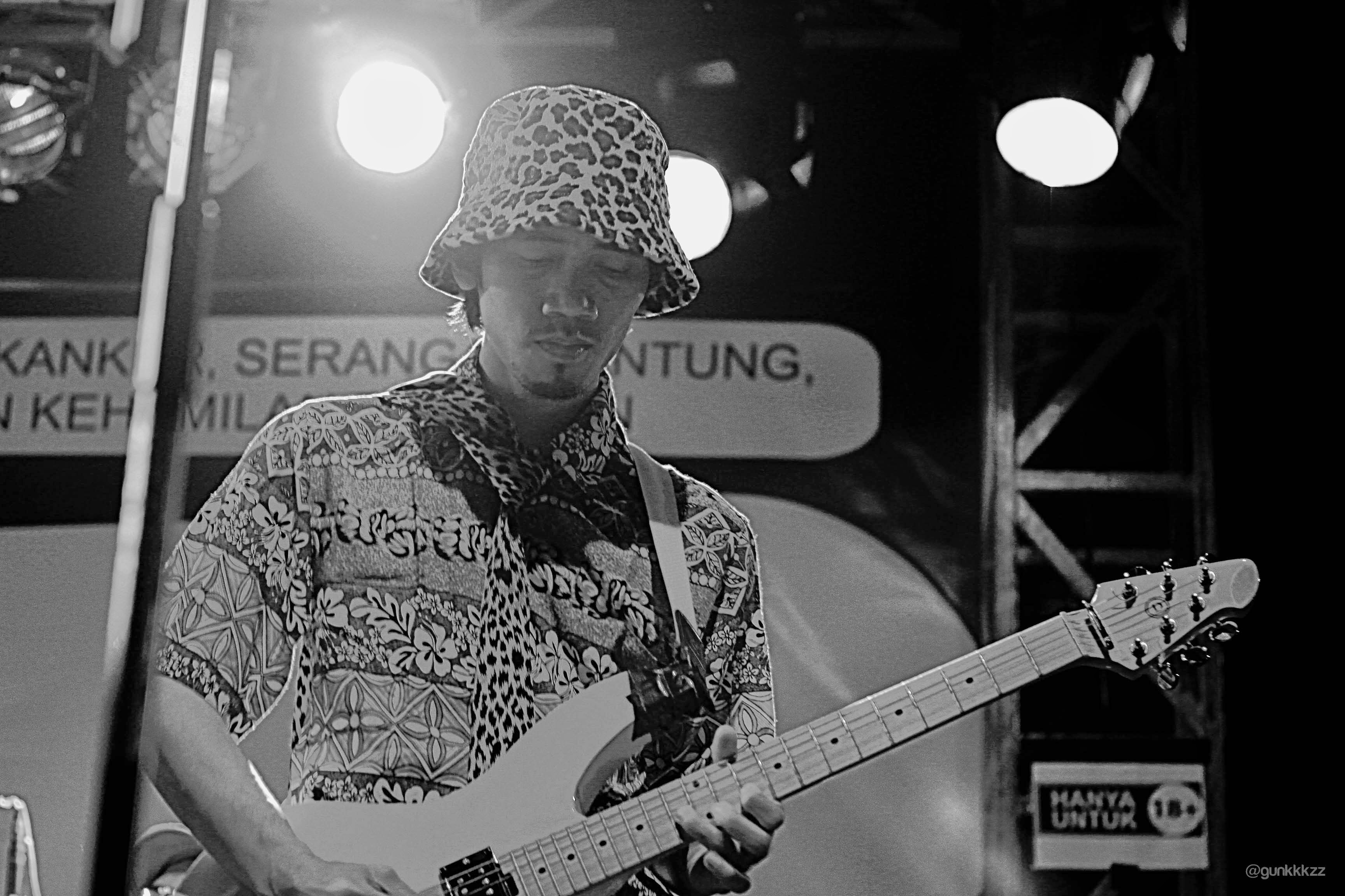 Ono — Lead Guitar / Retro